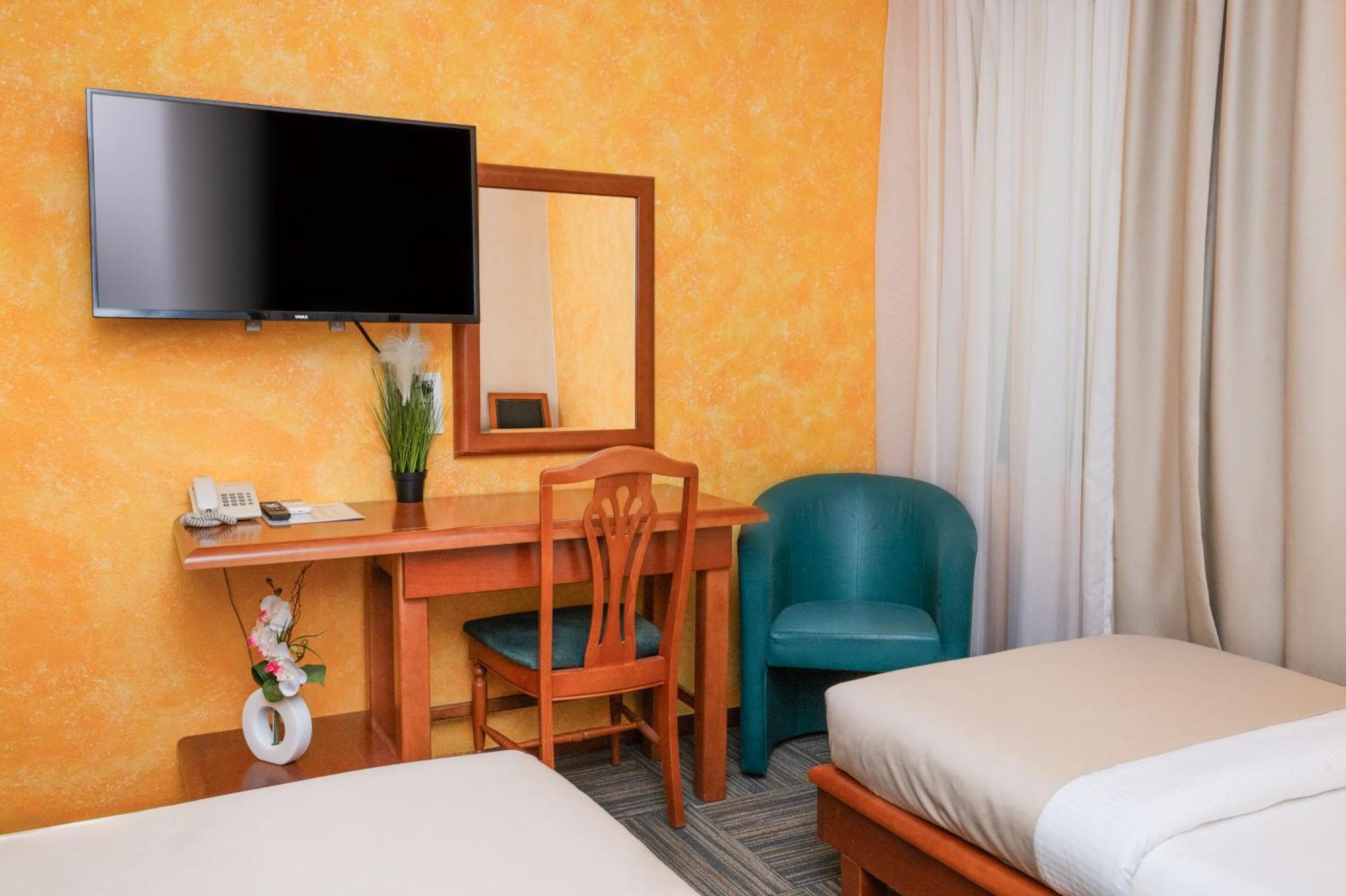 Hotel Kerber Подгорица Екстериор снимка