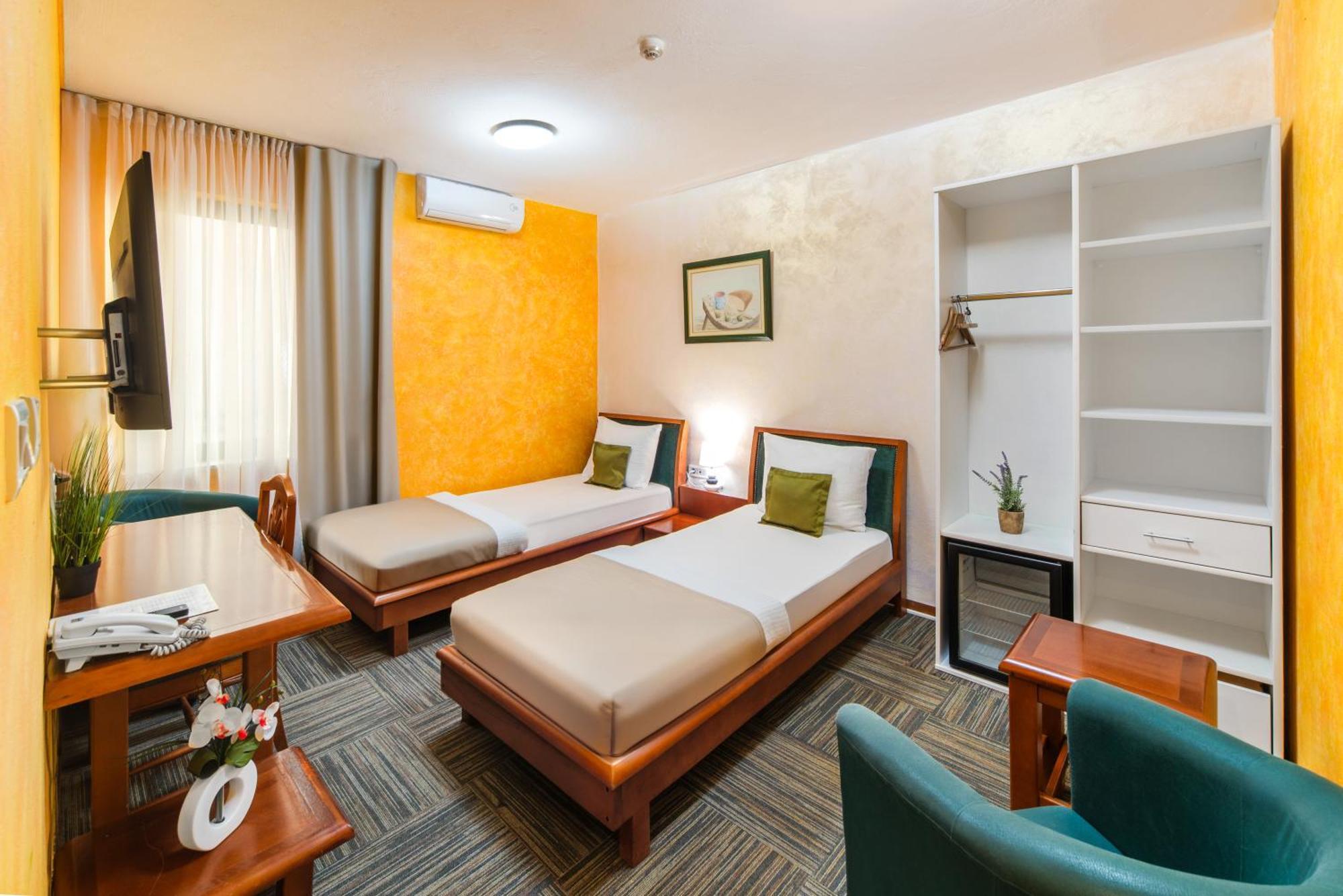 Hotel Kerber Подгорица Екстериор снимка